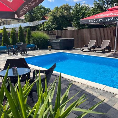 Brill Hotel بيكيسكسابا المظهر الخارجي الصورة