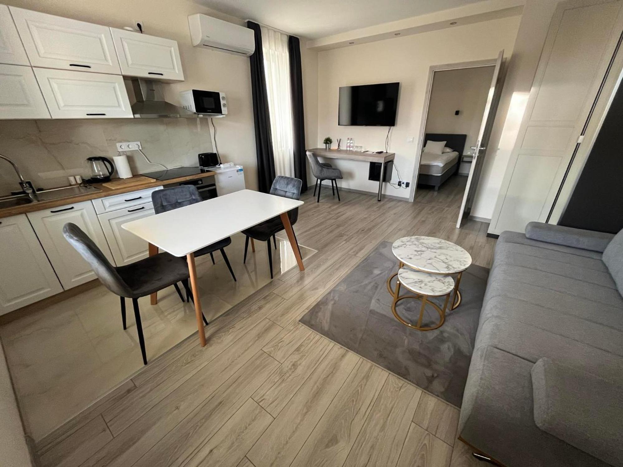 Brill Hotel بيكيسكسابا المظهر الخارجي الصورة