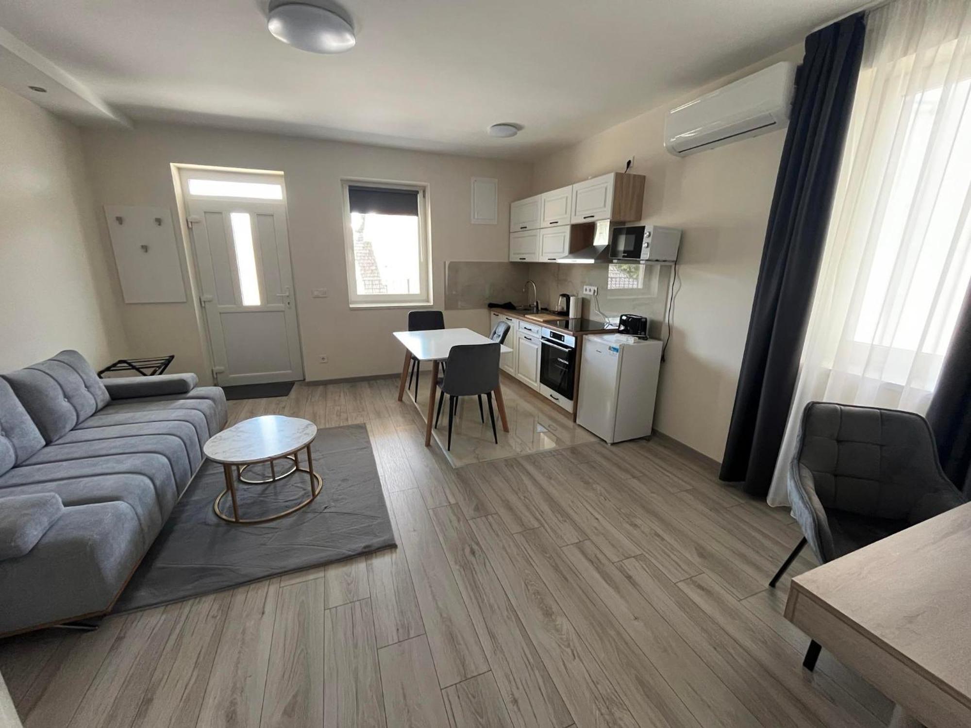 Brill Hotel بيكيسكسابا المظهر الخارجي الصورة