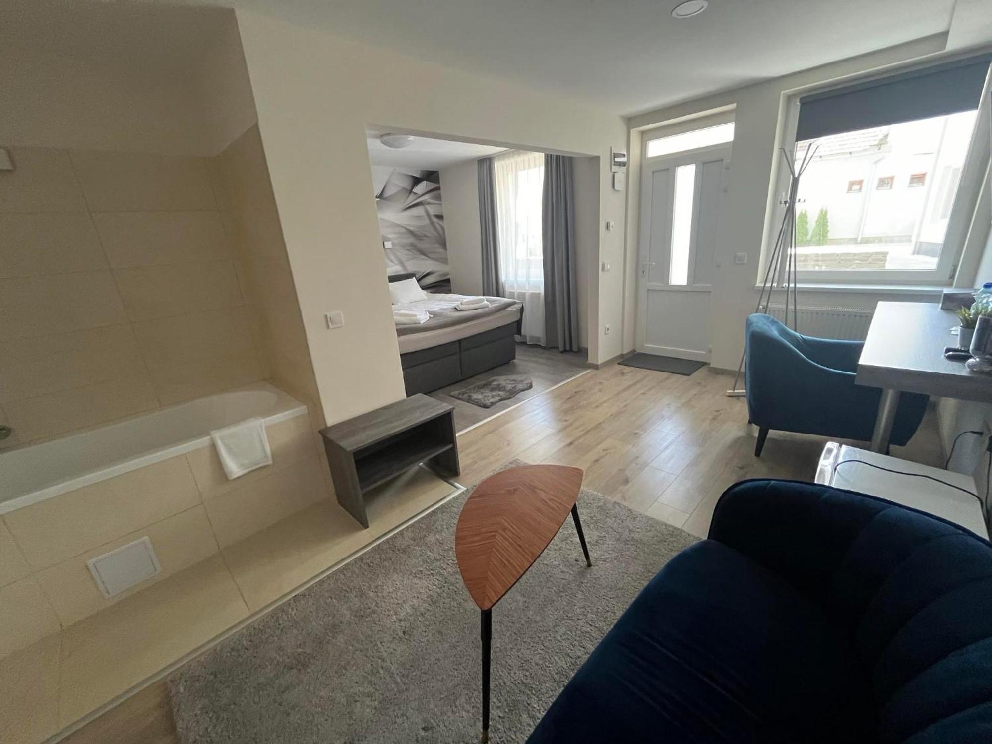 Brill Hotel بيكيسكسابا المظهر الخارجي الصورة