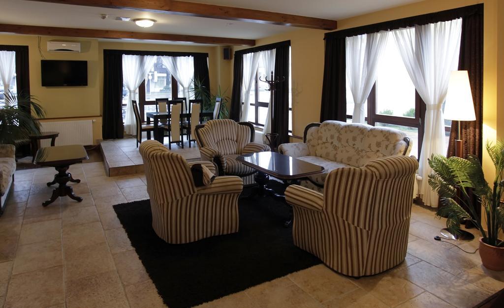Brill Hotel بيكيسكسابا المظهر الخارجي الصورة